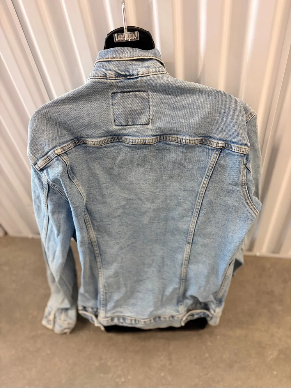 Levi’s Original Trucker Denim Jacket Light Wash Button Front Men’s Large - Picture 5 of 7